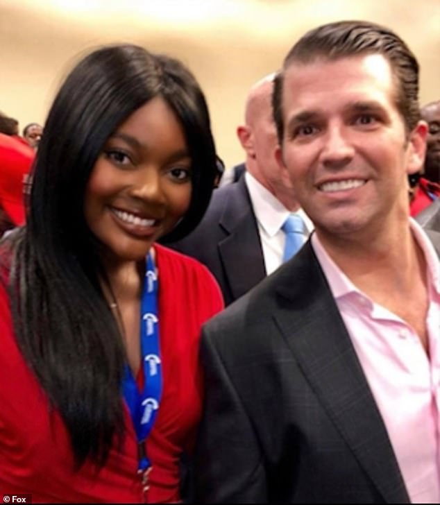 Zoe Suzo Bethel, die mit Donald Trump Jr. auftritt, war politische Kommentatorin für RBSN, ein konservatives Medienunternehmen.