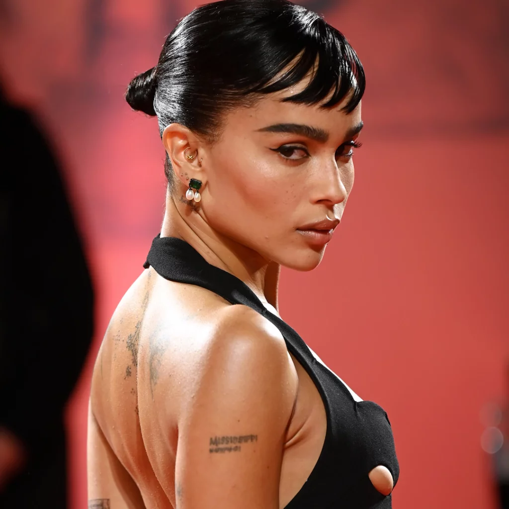 Sehen Sie sich das freizügige Kleid von Zoe Kravitz von der Batman-Premiere an