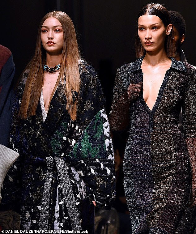 Schritt eins: Gigi war die erste Hadid-Brüder, die ankündigte, dass sie einen Teil ihrer Erlöse aus der Modewoche an ukrainische Hilfsorganisationen spenden wird, und sagte, dass sie und ihre Supermodel-Follower gerne „für etwas laufen würden“, das hier im Jahr 2020 zu sehen ist