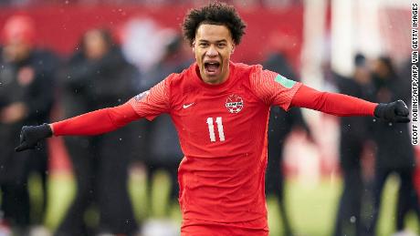 Tajon Buchanan feiert nach dem 4:0-Sieg Kanadas gegen Jamaika in der WM-Qualifikation und sichert sich einen Platz in Katar.