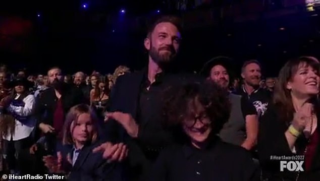 Unterstützung: Ben Affleck zeigte seine volle Unterstützung für seine Freundin Jennifer Lopez und brachte Sohn Samuel und Tochter Amy mit, um zu sehen, wie sie den Icon Award bei den iHeartRadio Awards 2022 entgegennahm