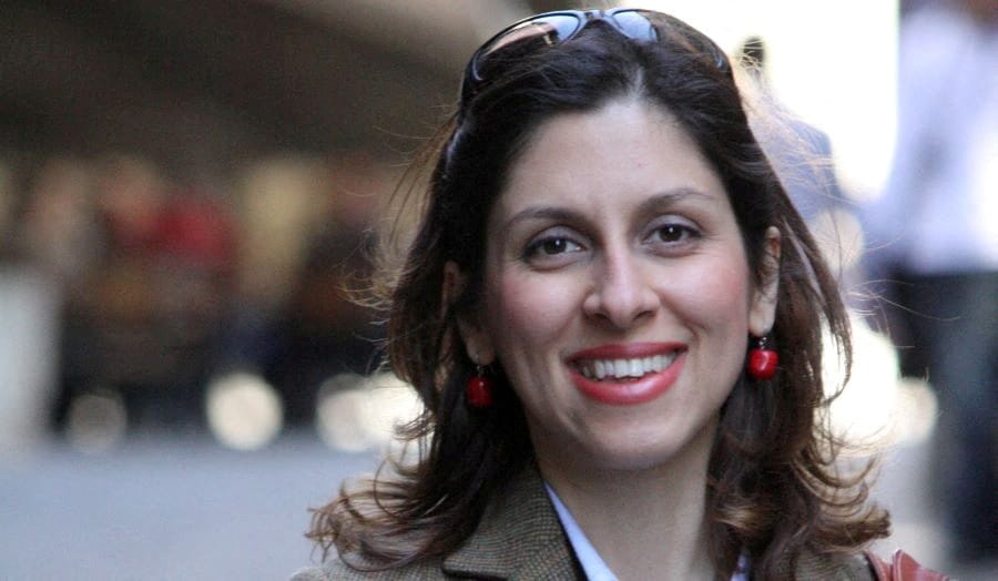 Nazanin Zaghari-Ratcliffe, eine britische Wohltätigkeitsmitarbeiterin, die aus dem Iran entlassen wurde, ist in Großbritannien eingetroffen