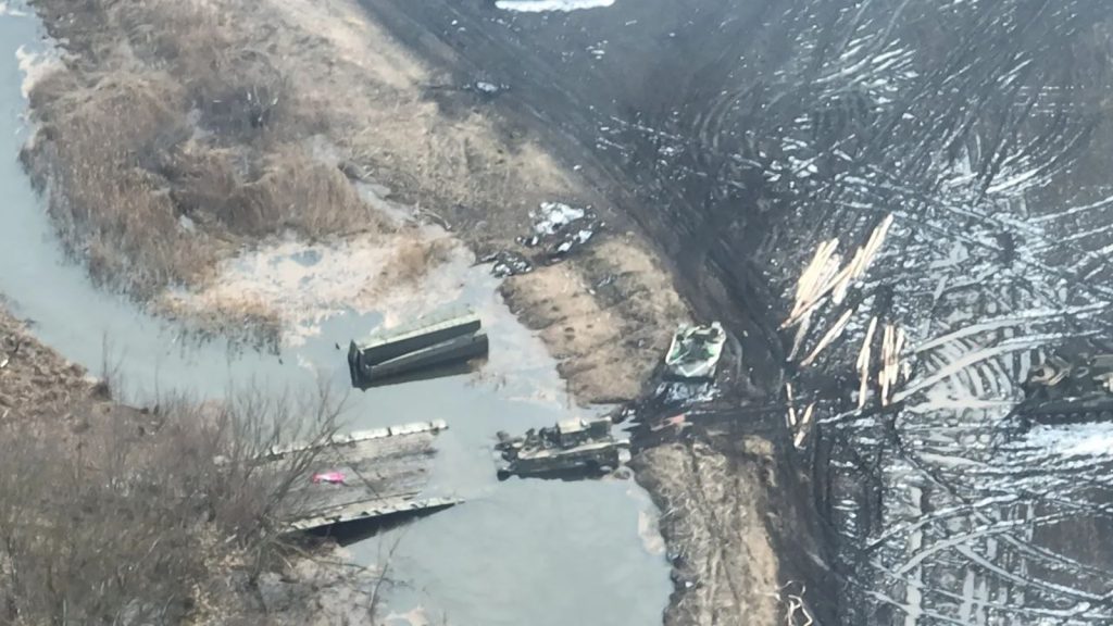 Satellitenbilder zeigen, dass die Ukrainer einen russischen Angriff auf Kiew auf einer Pontonbrücke vereitelt haben