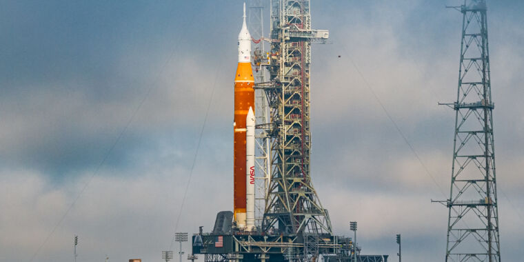 Sie ist sperrig, teuer und Jahre zu spät – aber die SLS-Rakete ist endlich da