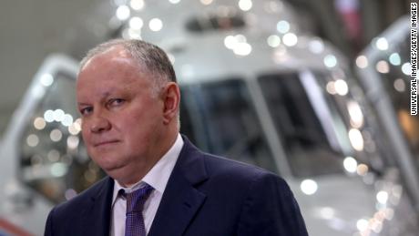 Alexander Mikheev ist Generaldirektor von Rosoboroexport, einem russischen Lieferanten von Waffen und Militärflugzeugen.  Er gehört zu den Mitgliedern der russischen Oligarchen, die am 15. März im Zusammenhang mit Russlands Krieg gegen die Ukraine von den Vereinigten Staaten sanktioniert wurden.