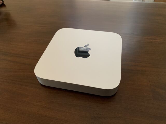 Apple Mac mini 2020 ausgestattet mit dem M1-System.  Es ist immer noch ein leistungsstarker kleiner PC für gelegentliche Arbeiten, aber beachten Sie, dass ein Modell mit einem neuen Chip irgendwann in diesem Jahr erscheinen soll.