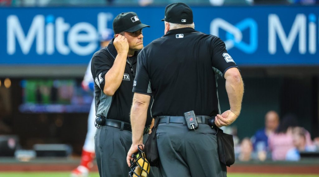 Die Rockies lassen Rangers wegen illegaler Slip-Verletzung in Extra-Innings fallen