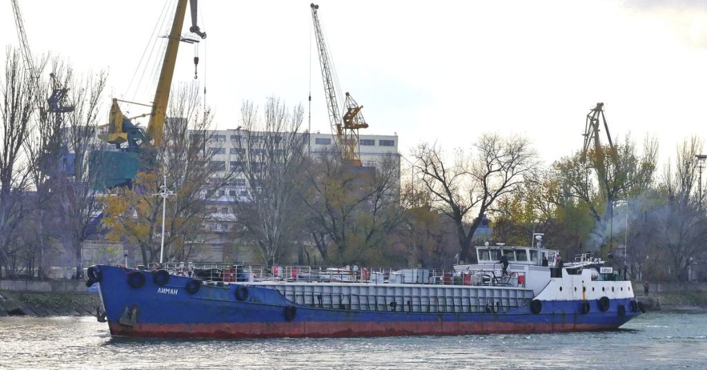 Tunesien und andere versuchen, den Schaden zu begrenzen, nachdem ein Schiff mit Treibstoff gesunken ist