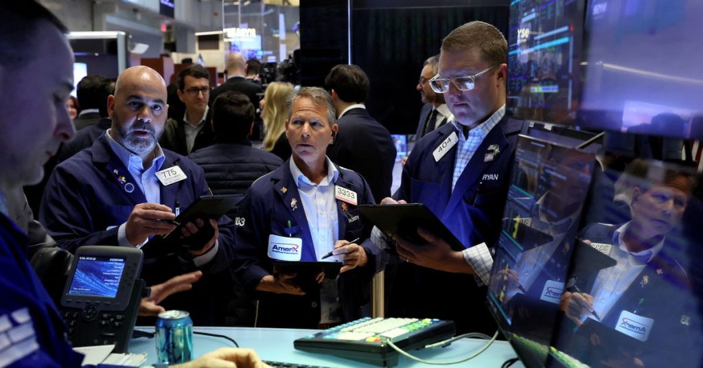 Aktien steigen, US-Renditen rutschen ab, während die Märkte auf eine Zinserhöhung der Fed warten