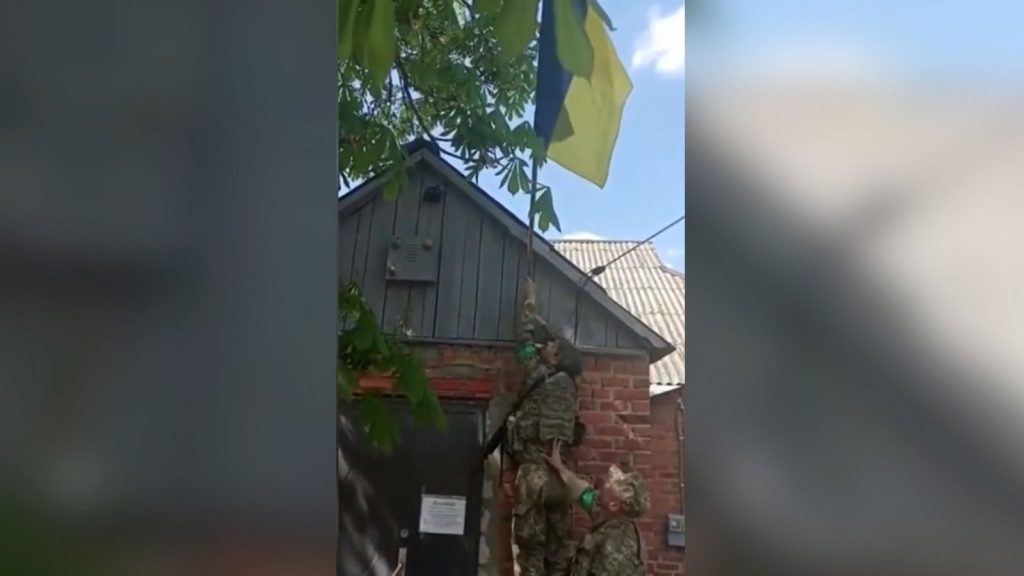 Die Ukraine erobert ein Dorf in der Region Charkiw zurück und rückt einen Zentimeter näher an die russische Grenze