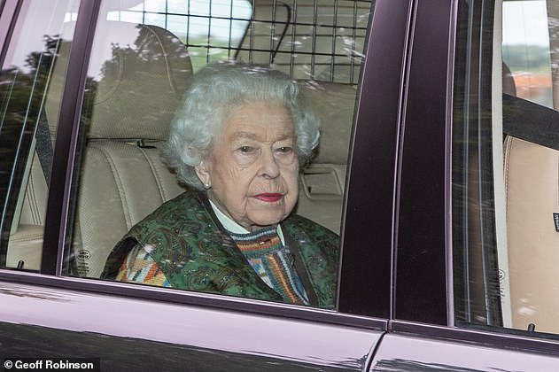 Die Queen wird am 27. April über Sandringham zu ihrem Helikopter zurück nach Windsor geflogen