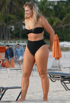 Iskra Lawrence trifft auf Miami Beach Iskra Lawrence in Miami Beach, Florida, USA – 10. Dezember 2018