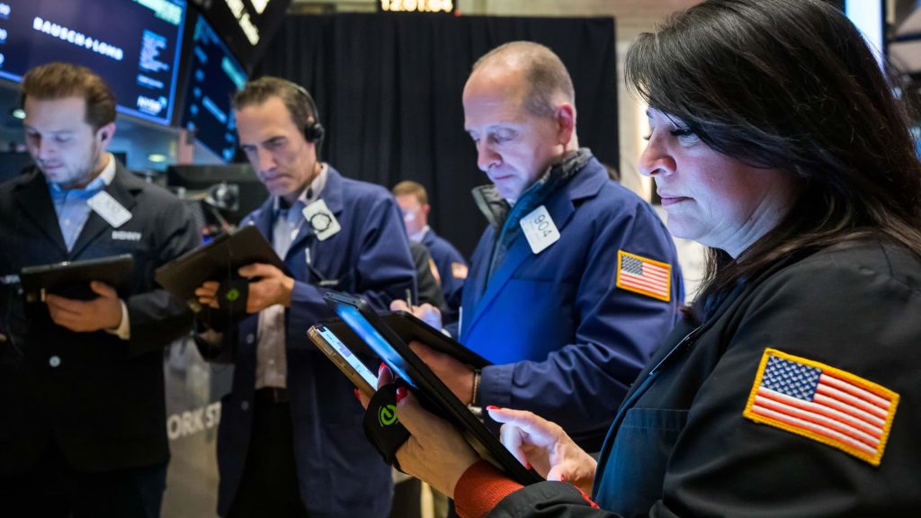 Aktien-Futures steigen vor der großen Woche der Einzelhandelsgewinne
