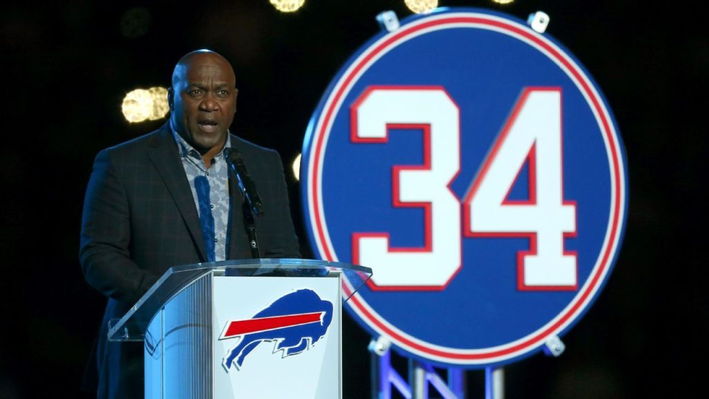 Die Buffalo Bills Hall of Famers plant, bei der Erschießung von Opfern und Familien zu helfen
