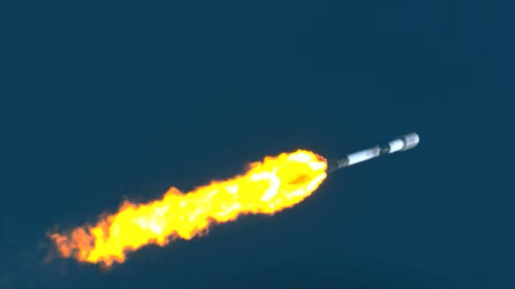 Eine SpaceX-Rakete bringt 53 Starlink-Satelliten in die Umlaufbahn und landet im Meer