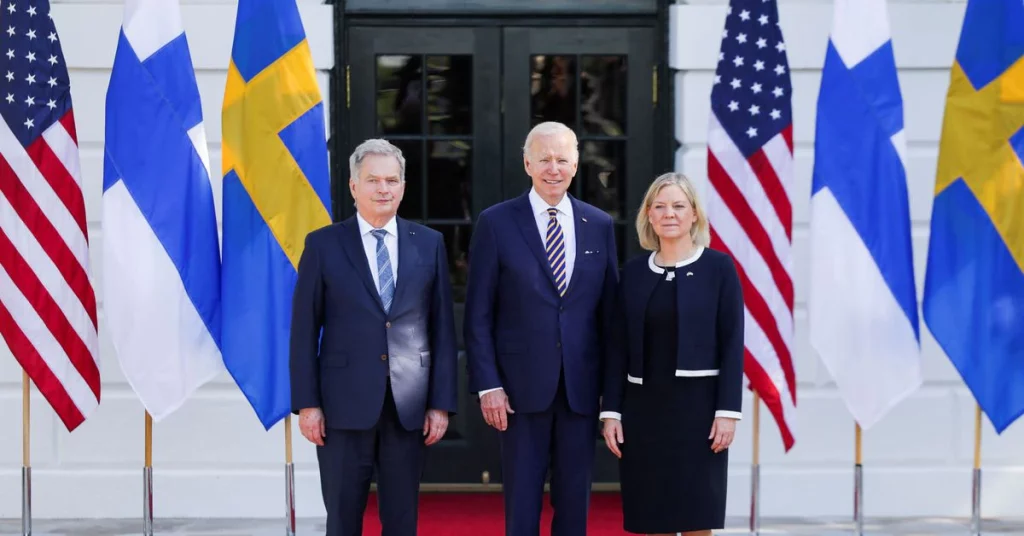 Erdogan in der Türkei diskutiert über die NATO-Erweiterung, während Biden finnische und schwedische Führer empfängt