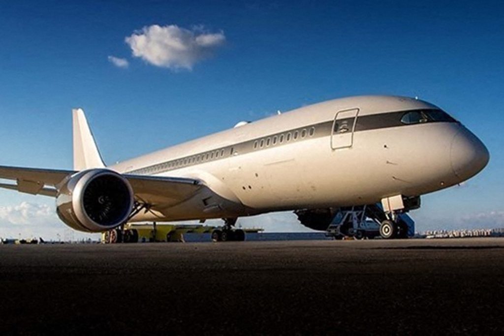 Boeing-Flugzeug mit der Hecknummer P4-BDL und der Herstellernummer 37306, das dem russischen Oligarchen Roman Abramovich gehört.