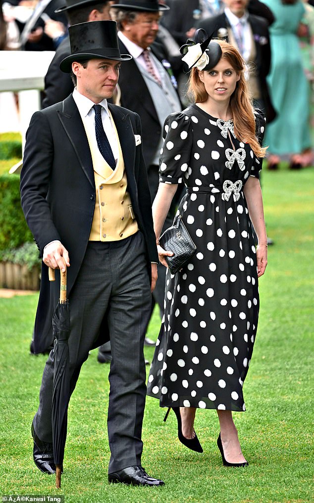 Zum ersten Mal in ihrer 70-jährigen Regentschaft verpasst eine Königin das gesamte Spiel von Royal Ascot