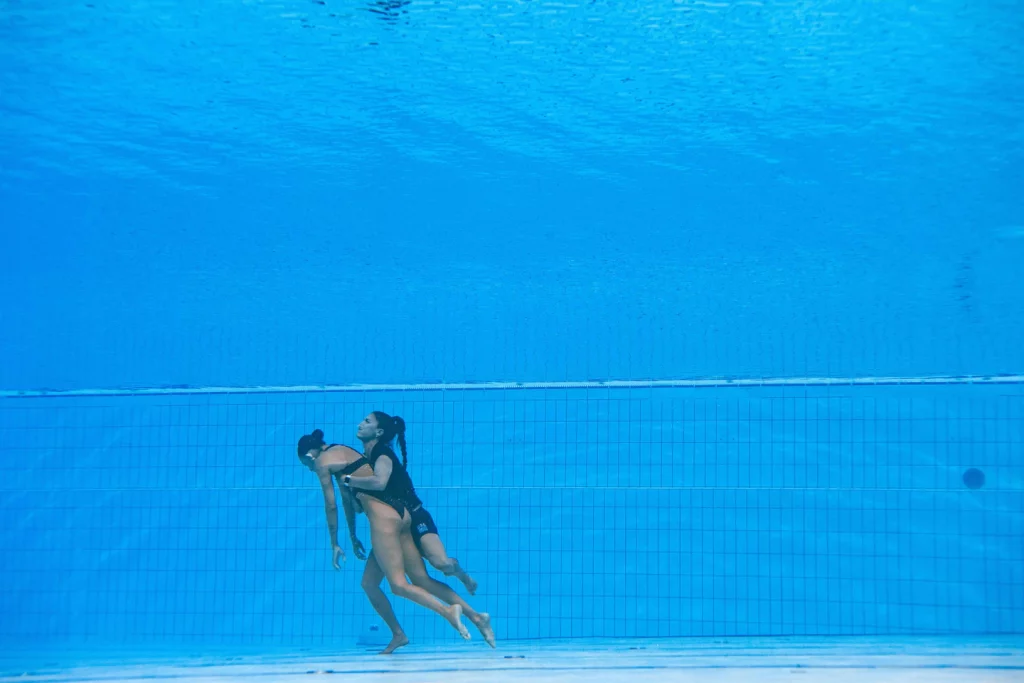 Die amerikanische Schwimmerin Anita Alvarez wurde von Trainerin Andrea Fuentes bei der Weltmeisterschaft gerettet