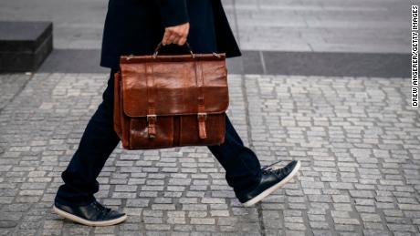 Kürzere Arbeitswochen, Geld zum Investieren: Unternehmen fügen Vorteile hinzu, um Arbeitnehmer anzulocken