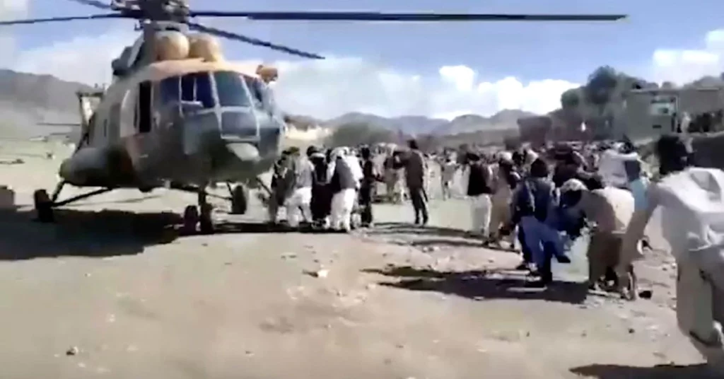 Erdbeben in Afghanistan tötet mindestens 1.000 Menschen, die unter Trümmern eingeschlossen sind