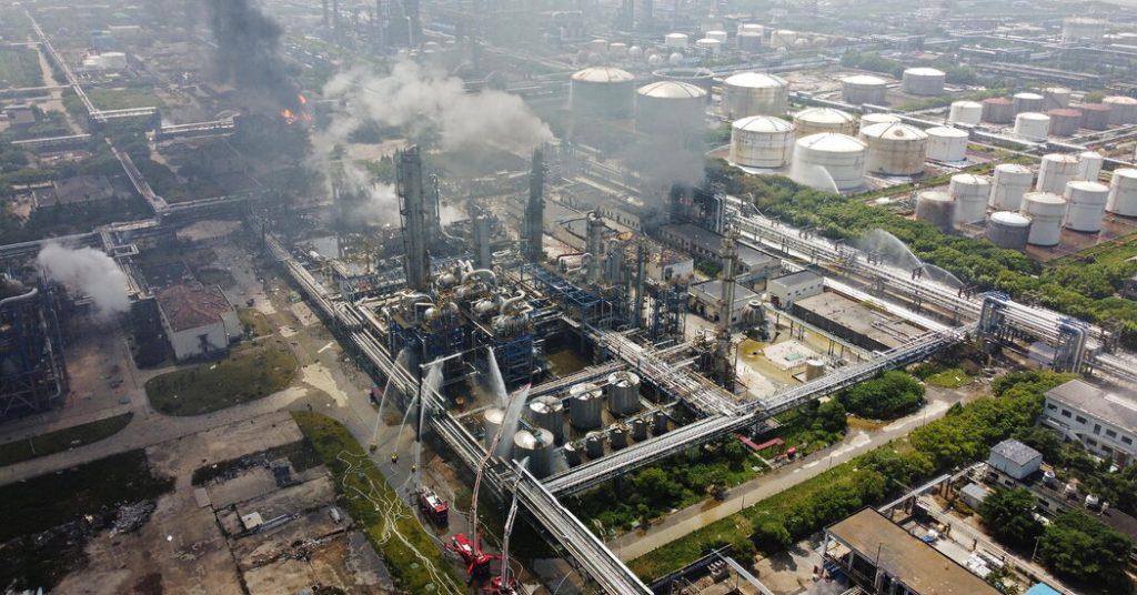 Im Shanghai-Komplex in Sinopec brach ein massives Feuer aus, bei dem eine Person ums Leben kam