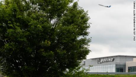 Boeing verliert das Flugzeugrennen.  Also packte sie ihre Koffer und reiste nach Washington