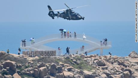 China feuert bei scharfen Übungen Raketen in der Nähe von Taiwan ab, während die Volksbefreiungsarmee die Insel belagert