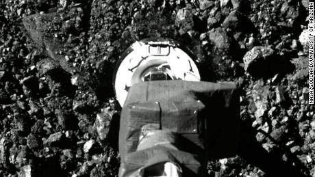 Ein erdnaher Asteroid hat eine Oberfläche, die wie ein lustiges Hausloch aus Plastikkugeln aussieht