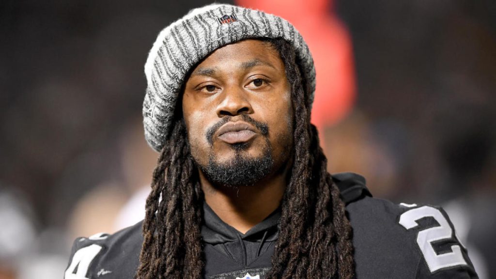 Der frühere NFL-Star Marshawn Lynch sieht sich nach seiner Verhaftung wegen Trunkenheit am Steuer in Las Vegas mehreren Anklagen gegenüber