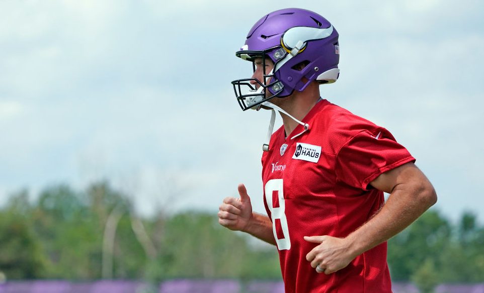 Kirk Cousins ​​​​wurde mit Krankheit nach Hause gebracht, fehlt das Training