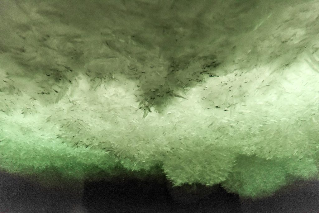 Seltsames Unterwassereis gibt Hinweise auf die Eiskruste des Jupitermondes Europa