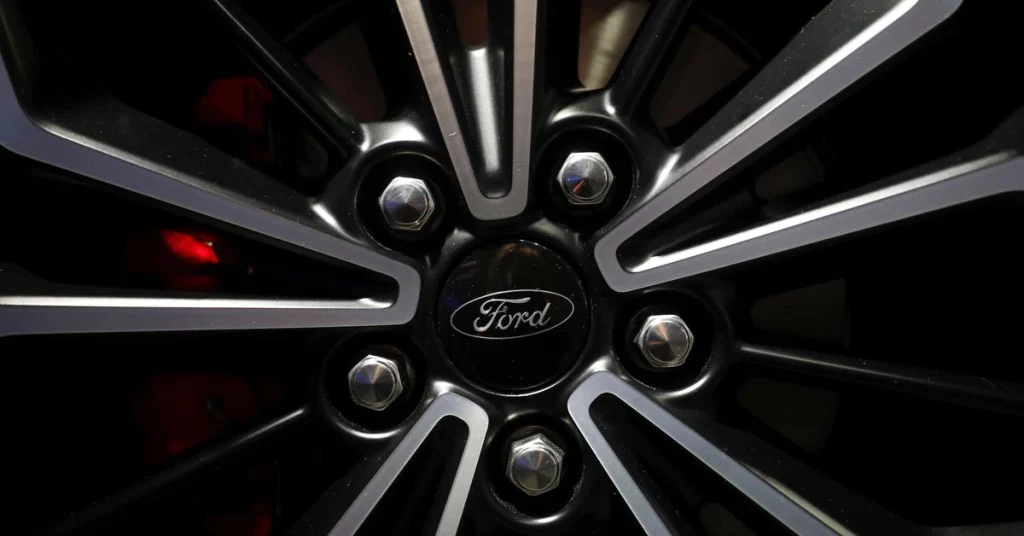 Ford streicht 3.000 Stellen, da es sich auf Elektrofahrzeuge und Software konzentriert