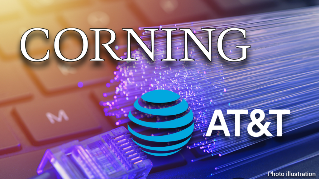 Arbeitsplätze in der US-Fertigung kehren zurück, da AT&T ein Corning-Werk in Arizona eröffnet