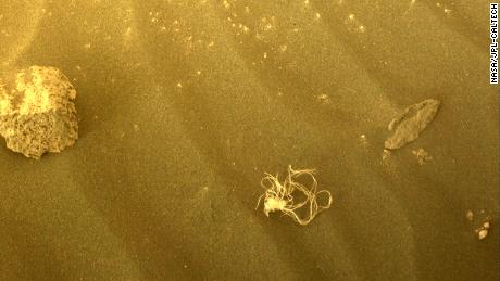 Mysteriöses Saitenbündel auf dem Mars & # 39;  Die vom Sondenrover gefundene Oberfläche
