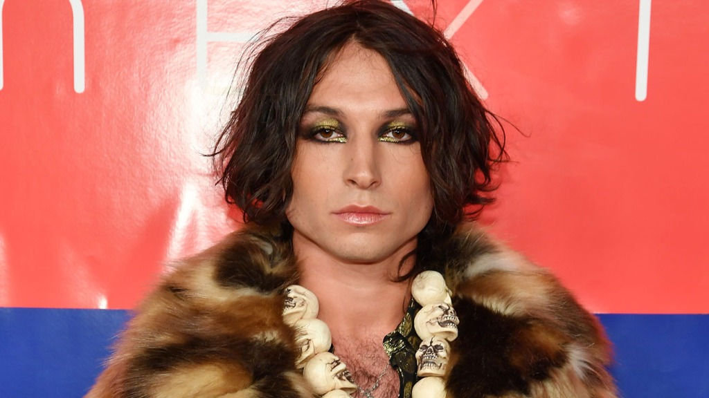 Ezra Miller versucht in einem Interview mit Warner Bros. – The Hollywood Reporter, The Flash zu retten