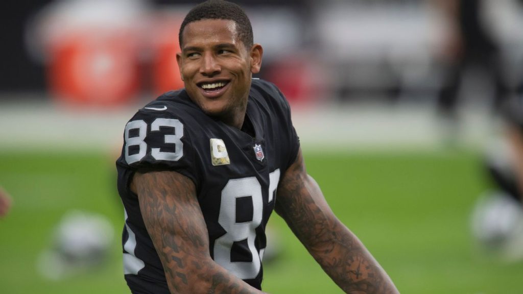 Las Vegas Raiders TE Darren Waller unterschreibt auf der Suche nach einem neuen Vertrag bei neuen Agenten
