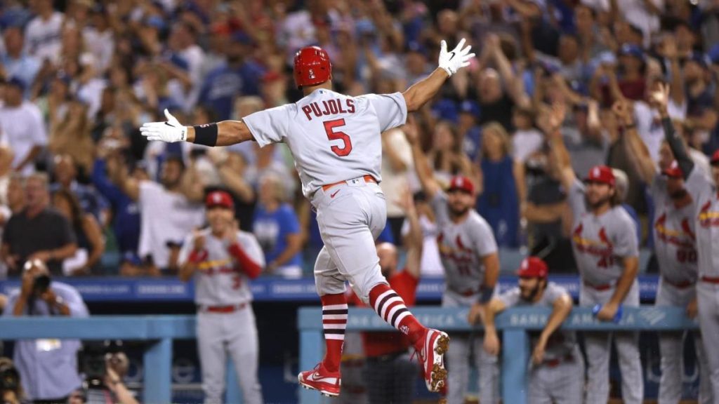 Der Fan, der den 700. Ball von Albert Pujols gefangen hat, will ihn behalten, heißt es in dem Bericht