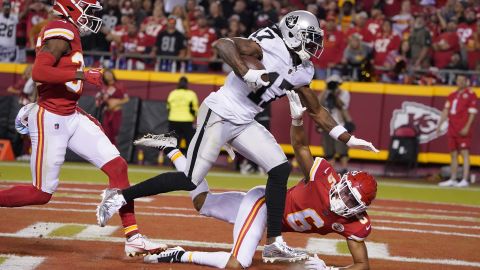 Adams erzielt Touchdowns gegen die Chiefs.
