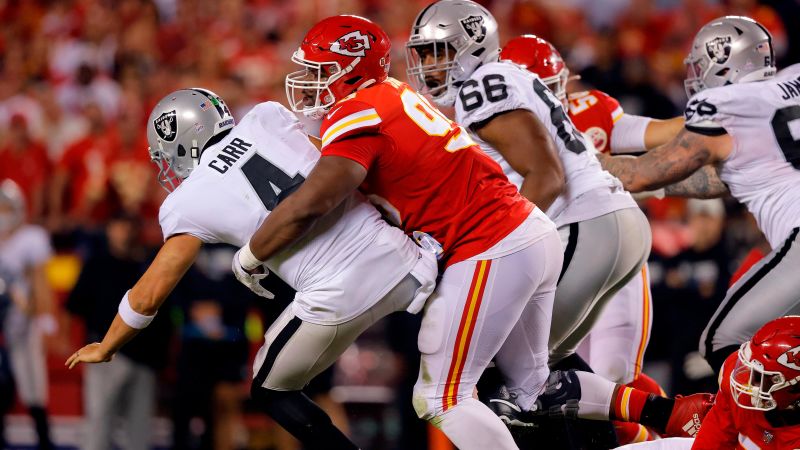 Chiefs vs Raiders: Davante Adams drängt den Kameramann und umstrittenen Schützen nach einem verdächtigen Anruf zu einem dramatischen Sieg in Kansas City