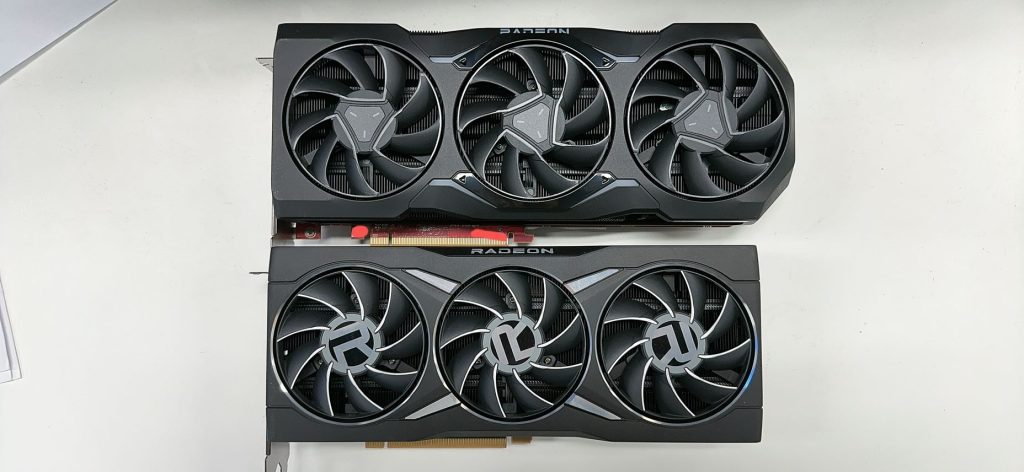 AMD Radeon RX 7900 Grafikkarte fotografiert, zwei 8-Pin Stromanschlüsse bestätigt