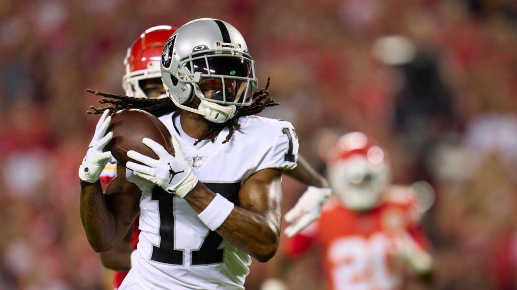 Davante Adams von Raiders schubst jemanden nach einem Match und entschuldigt sich