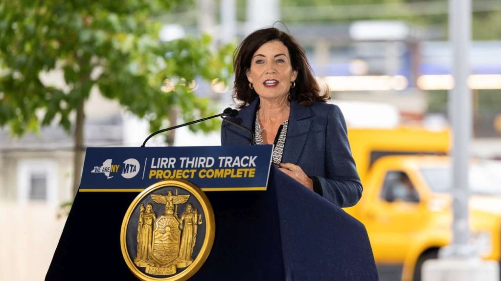 Die 2,5 Milliarden US-Dollar teure Spur 3 von LIRR wird nach sechs Jahrzehnten der Debatte, Planung und Konstruktion eröffnet