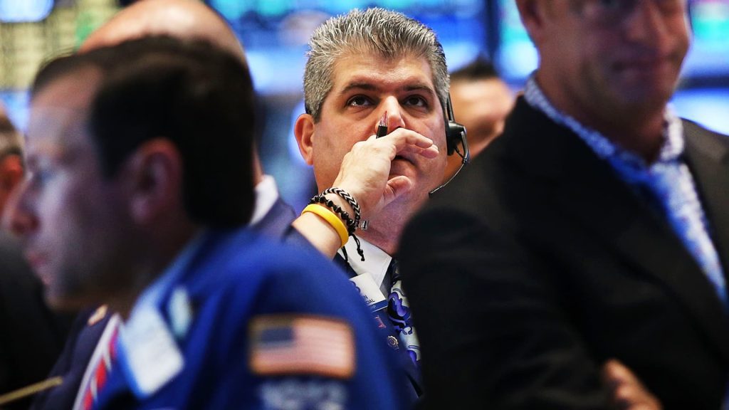 Die Dow-Futures fallen um 170 Punkte, um die Woche mit wichtigen Inflationsdaten und bevorstehenden Gewinnen zu beginnen