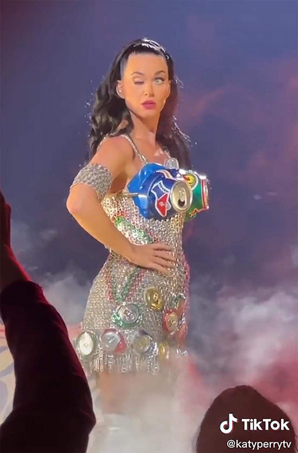 Katy Perry Augenfehler_72
