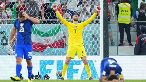 US-Spieler feiern beim Schlusspfiff.