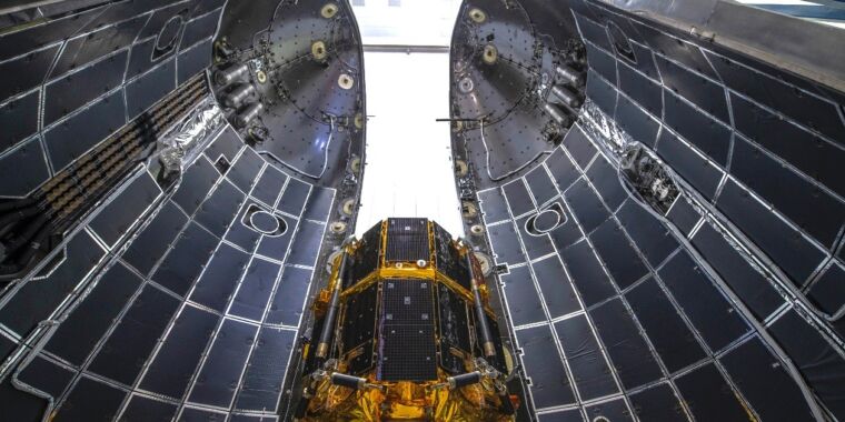 SpaceX soll heute Nacht zwei Raumschiffe zum Mond bringen