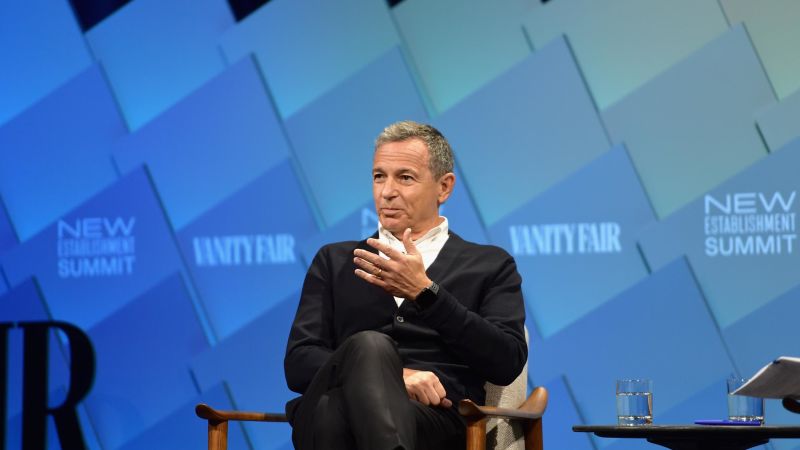 Bob Iger sagt, dass Disneys Einstellungsstopp mit seiner Rückkehr als CEO bestehen bleiben wird