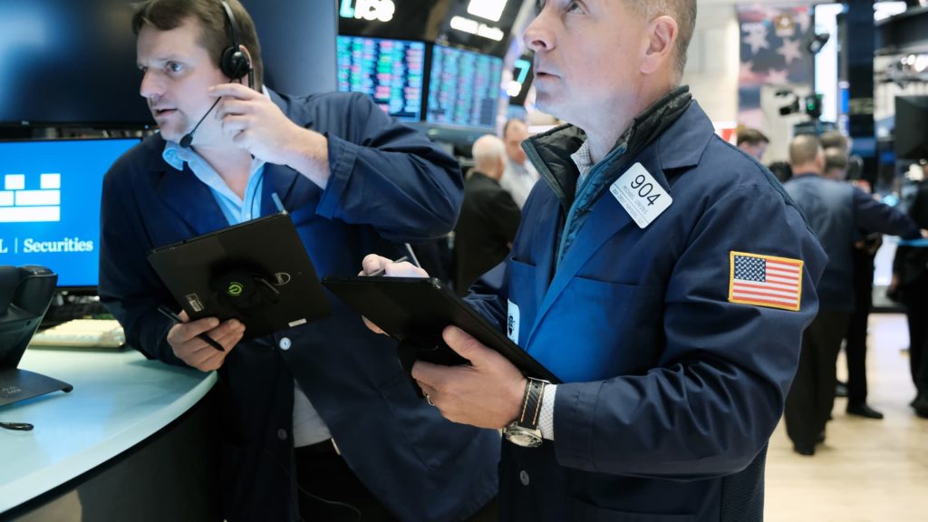 Der Nasdaq und der S&P 500 stiegen nach einem schwächer als erwartet ausgefallenen Inflationsbericht