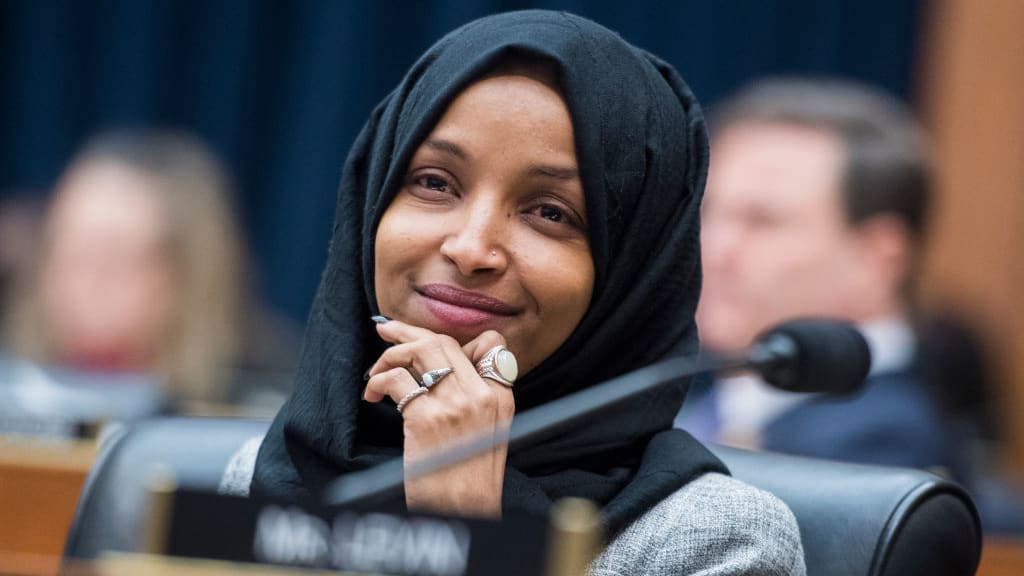 Ilhan Omar ist zurück, nachdem Kevin McCarthy versprochen hat, ihre Provisionen herauszunehmen